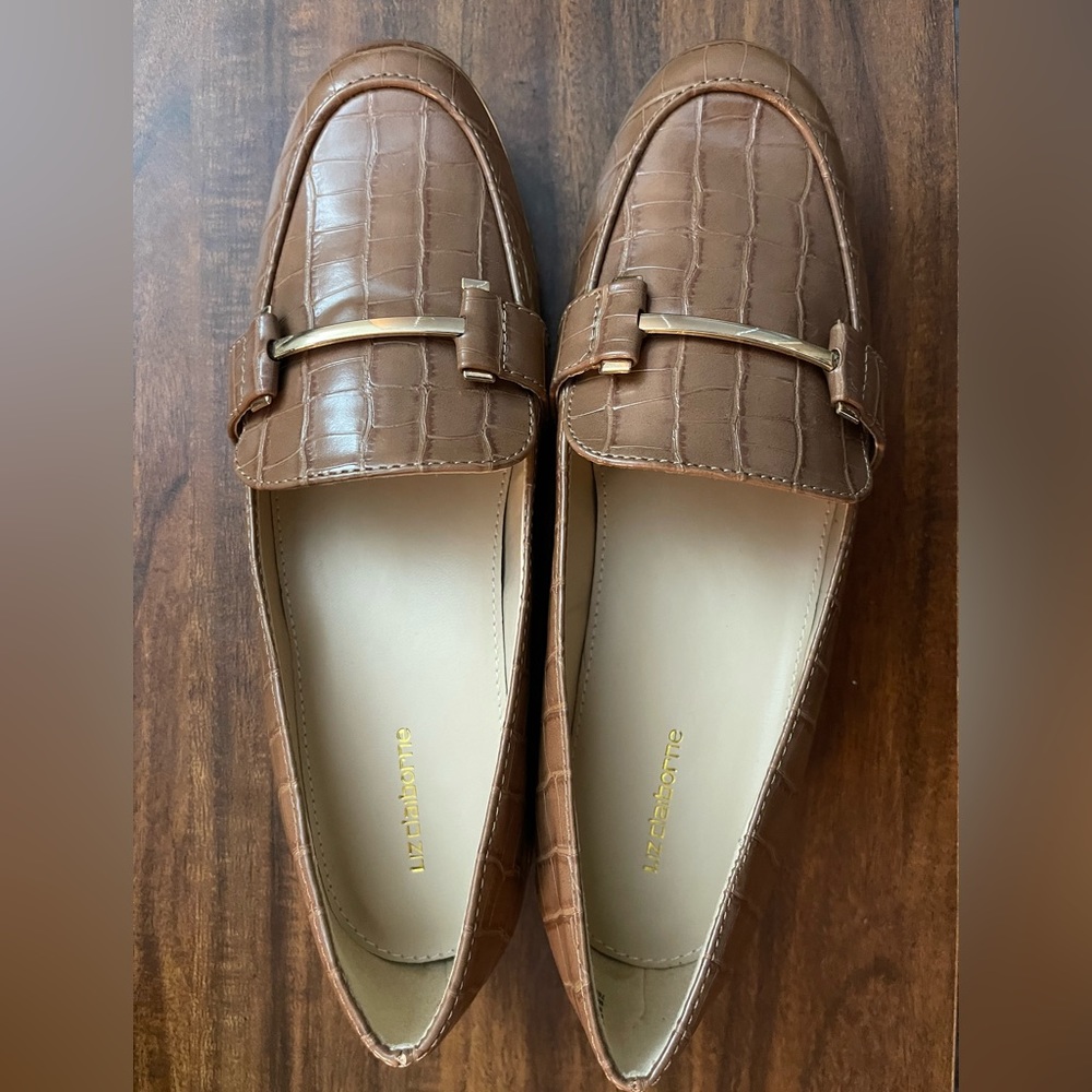 NWOT Liz Claiborne Patent Leather Nudr Loafers Size 7